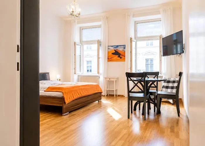 Апартаменти Cozy 2br Next To Vibrant Center