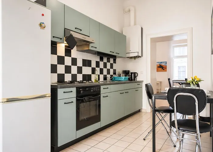 Cozy 2br Next To Vibrant Center