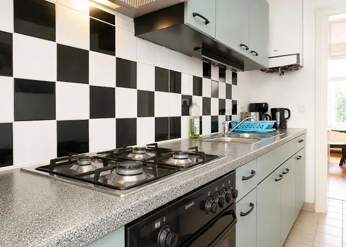 Апартаменти Cozy 2br Next To Vibrant Center