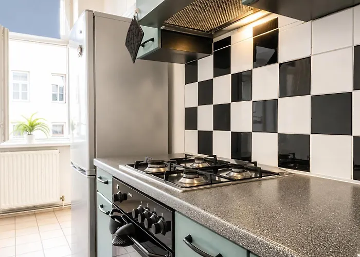 Апартаменти Cozy 2br Next To Vibrant Center *